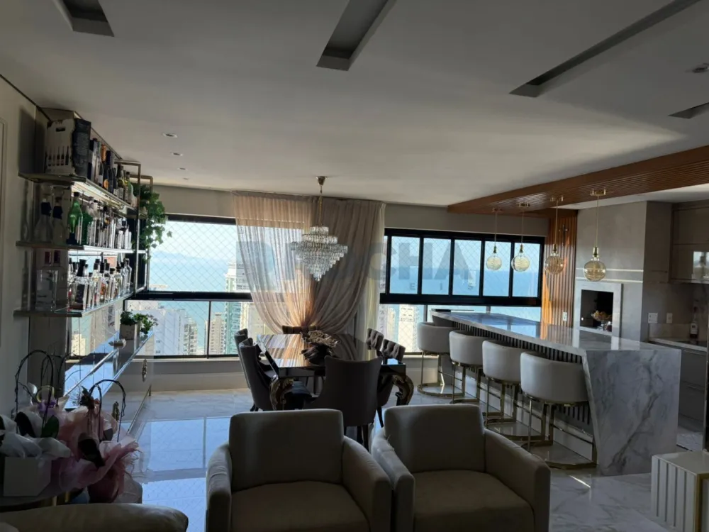 Apartamento 2 suítes para Venda no bairro Centro em Balneário Camboriú