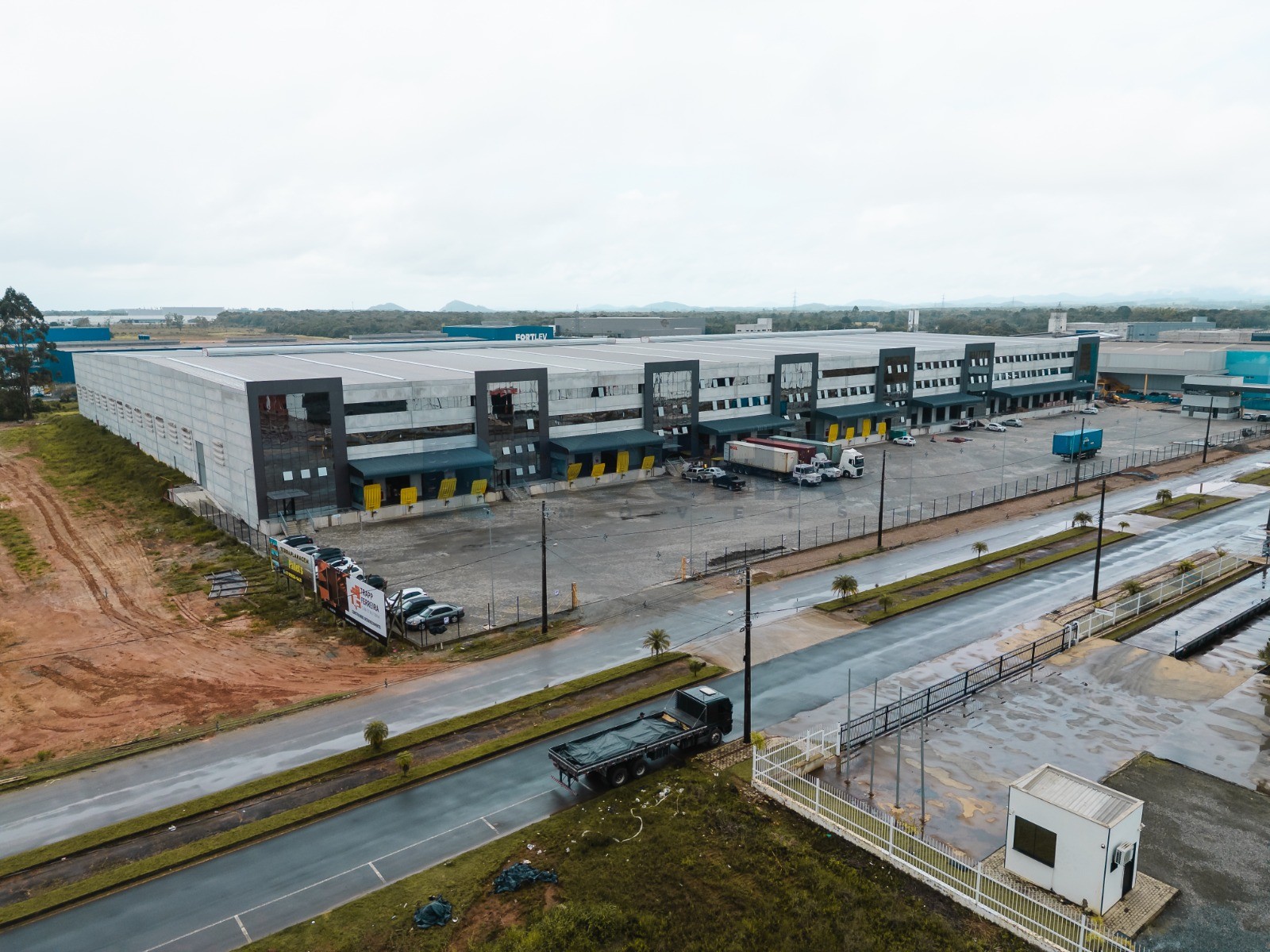 Galpão para Locação Anual no bairro Aguarde... em Araquari