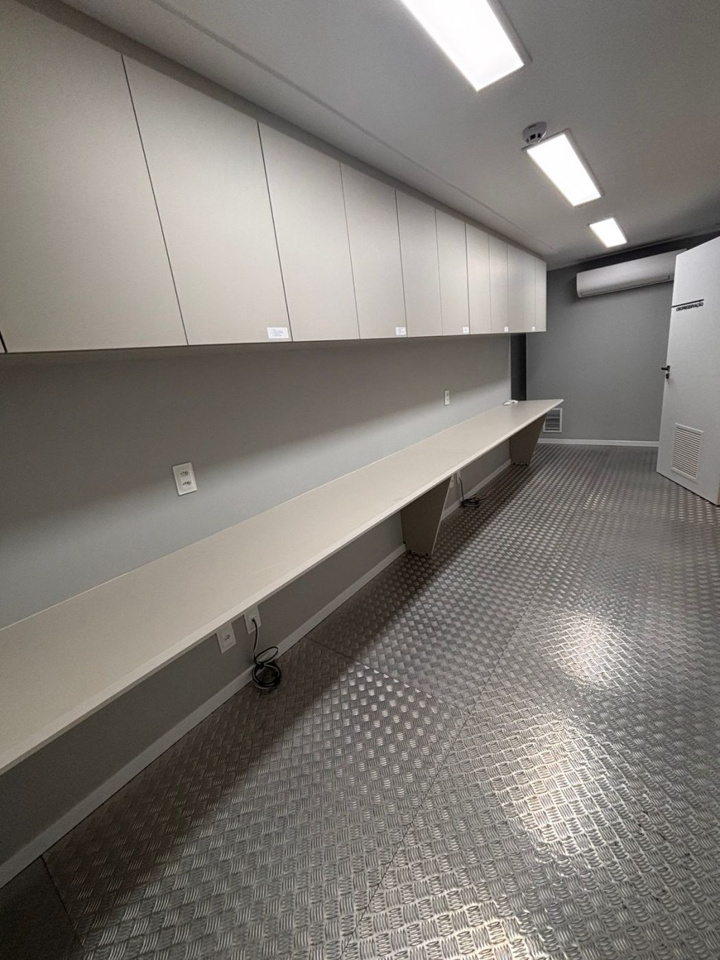 Sala comercial para Locação Anual no bairro Centro em Itajaí