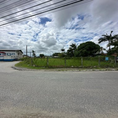 TERRENO EM FRENTE À MARGINAL DE ITAJAÍ - 6.150 M²  PARCELA EM ATÉ 36 MESES.